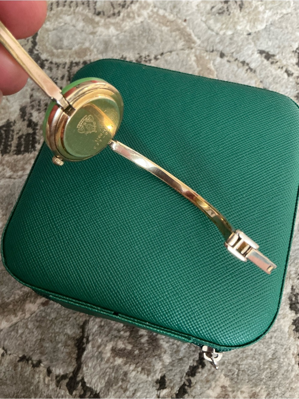 Authentic GUCCI bangle watch with Interchangeable Ringsππβ€οΈπ§‘π€ - Picture 8 of 16